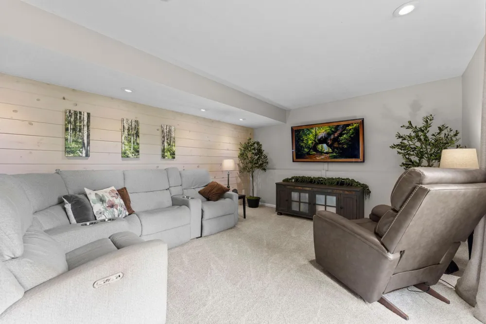 31795 Lakeway Drive NE Cambridge, MN 55008