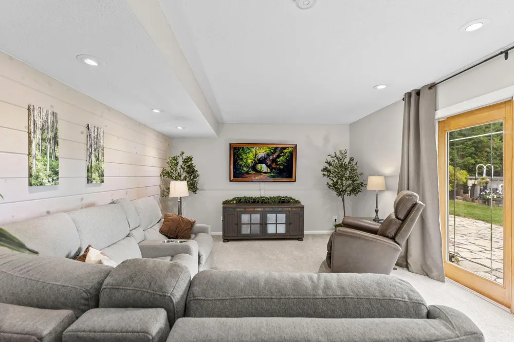31795 Lakeway Drive NE Cambridge, MN 55008