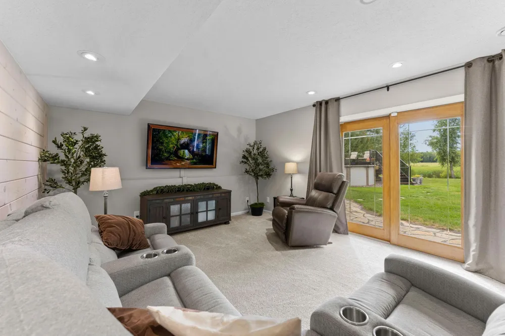 31795 Lakeway Drive NE Cambridge, MN 55008