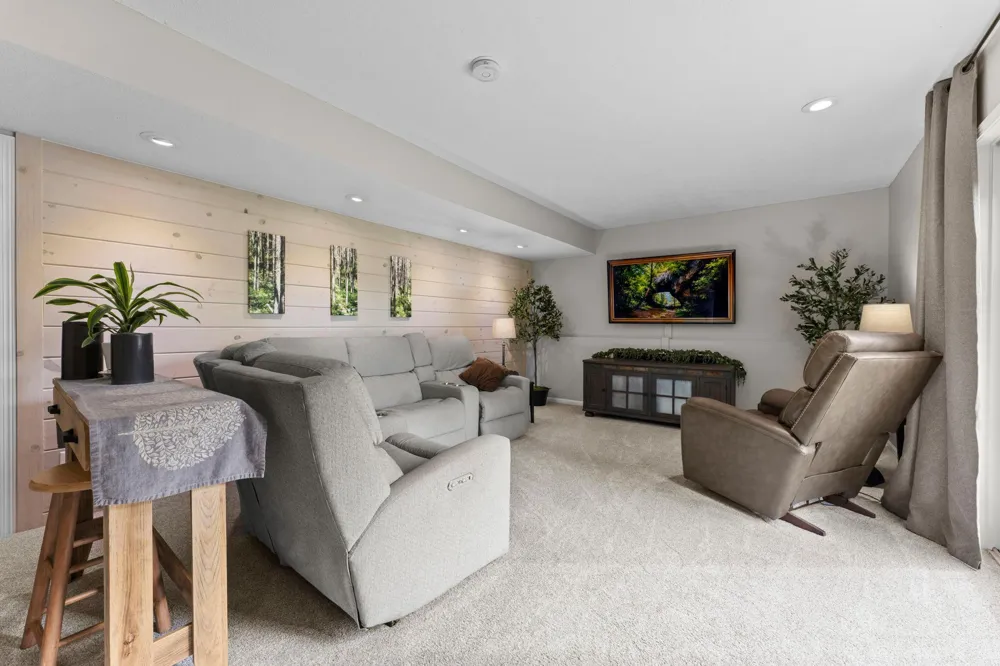 31795 Lakeway Drive NE Cambridge, MN 55008
