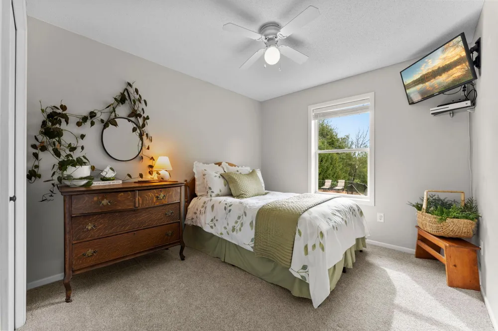 31795 Lakeway Drive NE Cambridge, MN 55008
