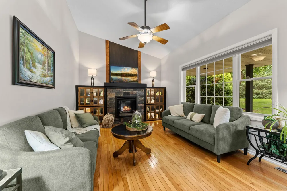 31795 Lakeway Drive NE Cambridge, MN 55008
