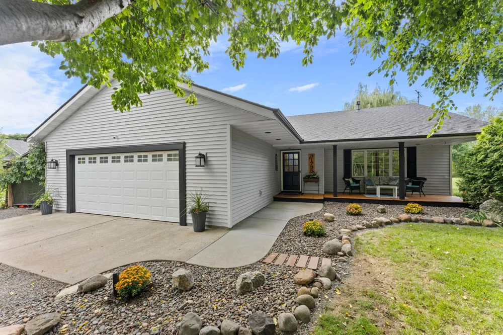31795 Lakeway Drive NE Cambridge, MN 55008