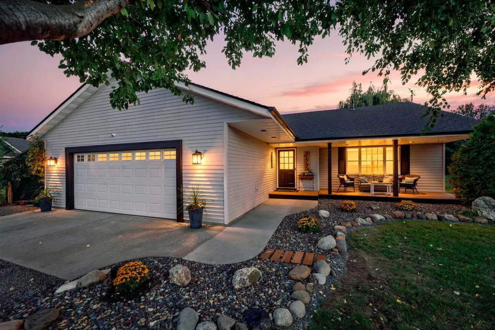 31795 Lakeway Drive NE Cambridge, MN 55008