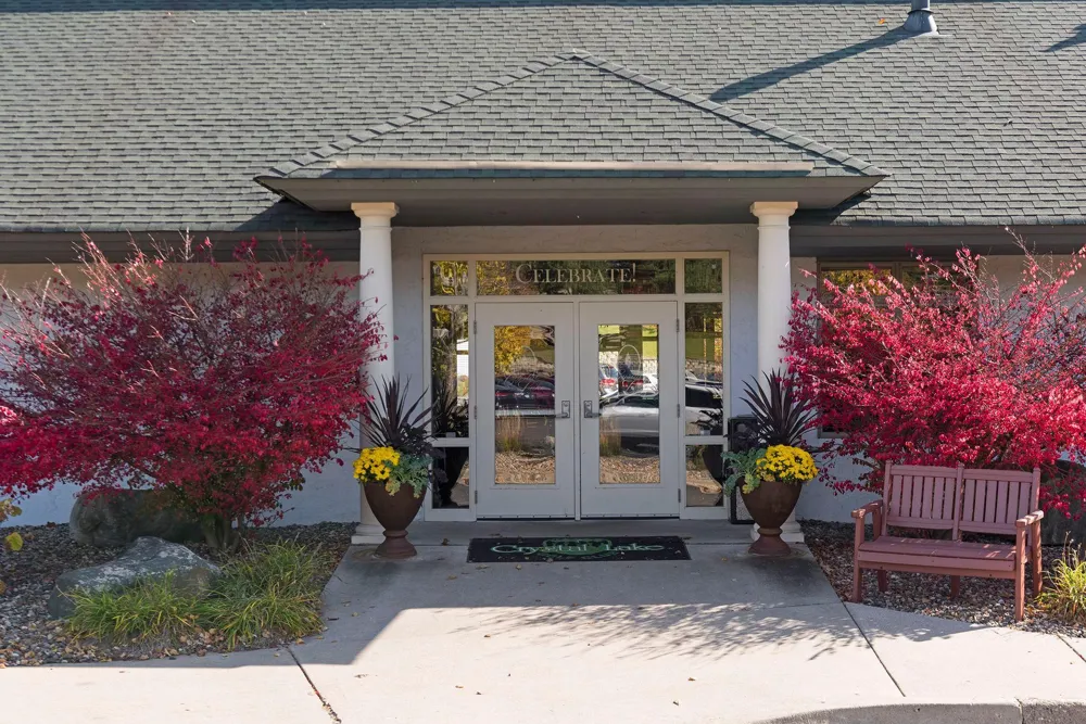 16015 Oak Shore Drive Lakeville, MN 55044