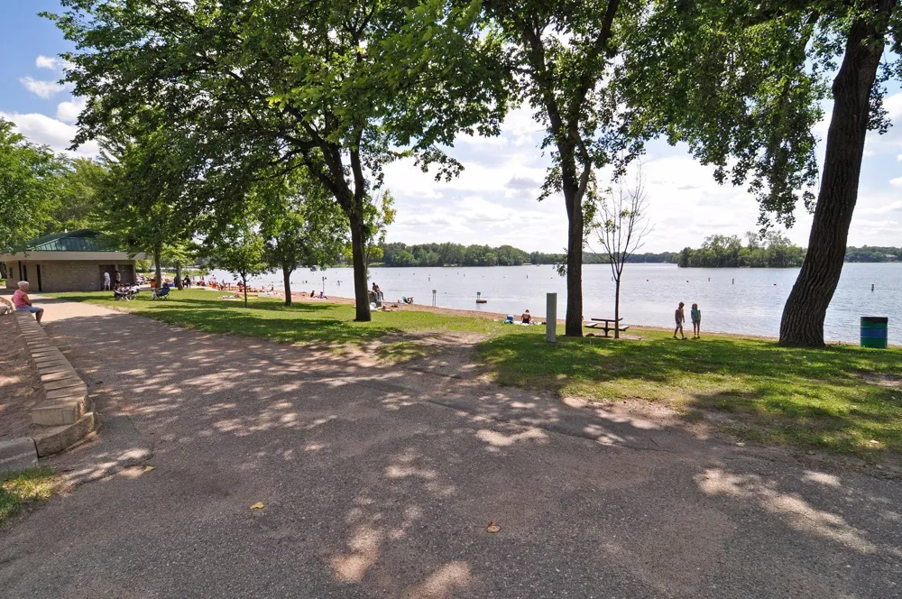 16015 Oak Shore Drive Lakeville, MN 55044