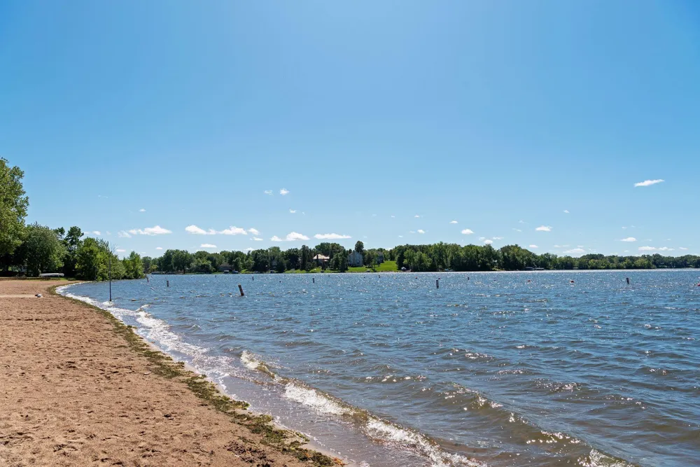 16015 Oak Shore Drive Lakeville, MN 55044