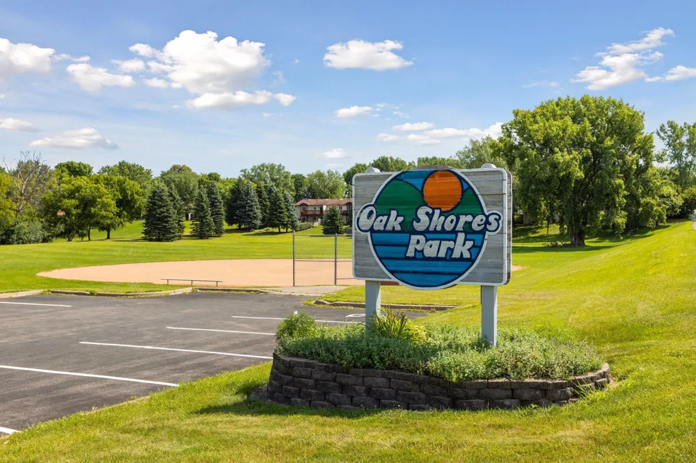 16015 Oak Shore Drive Lakeville, MN 55044