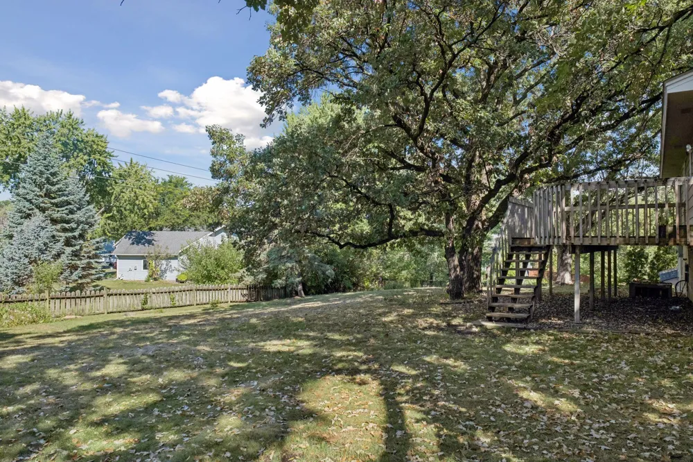 16015 Oak Shore Drive Lakeville, MN 55044
