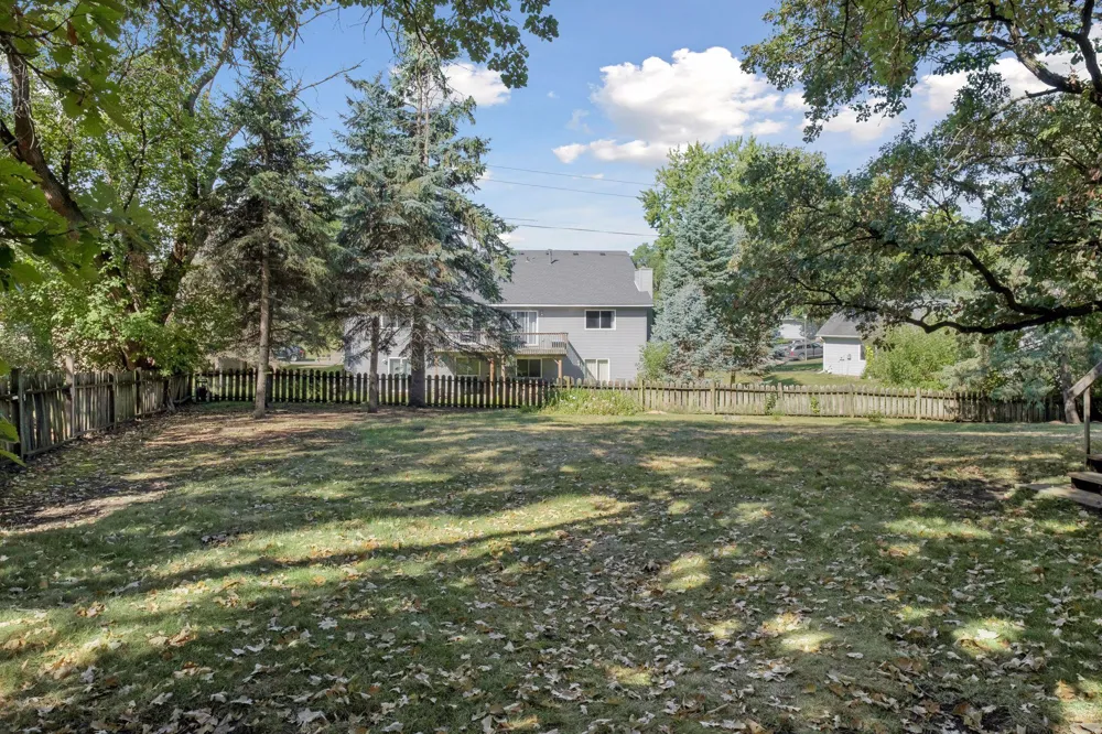 16015 Oak Shore Drive Lakeville, MN 55044