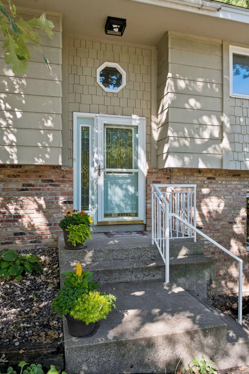16015 Oak Shore Drive Lakeville, MN 55044
