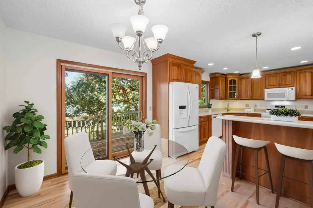 16015 Oak Shore Drive Lakeville, MN 55044
