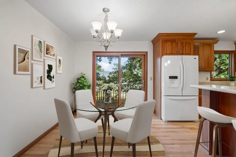 16015 Oak Shore Drive Lakeville, MN 55044