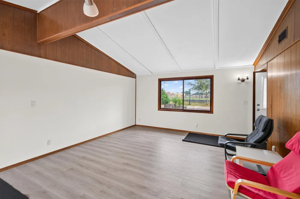 1582 3rd Street E Saint Paul, MN 55106