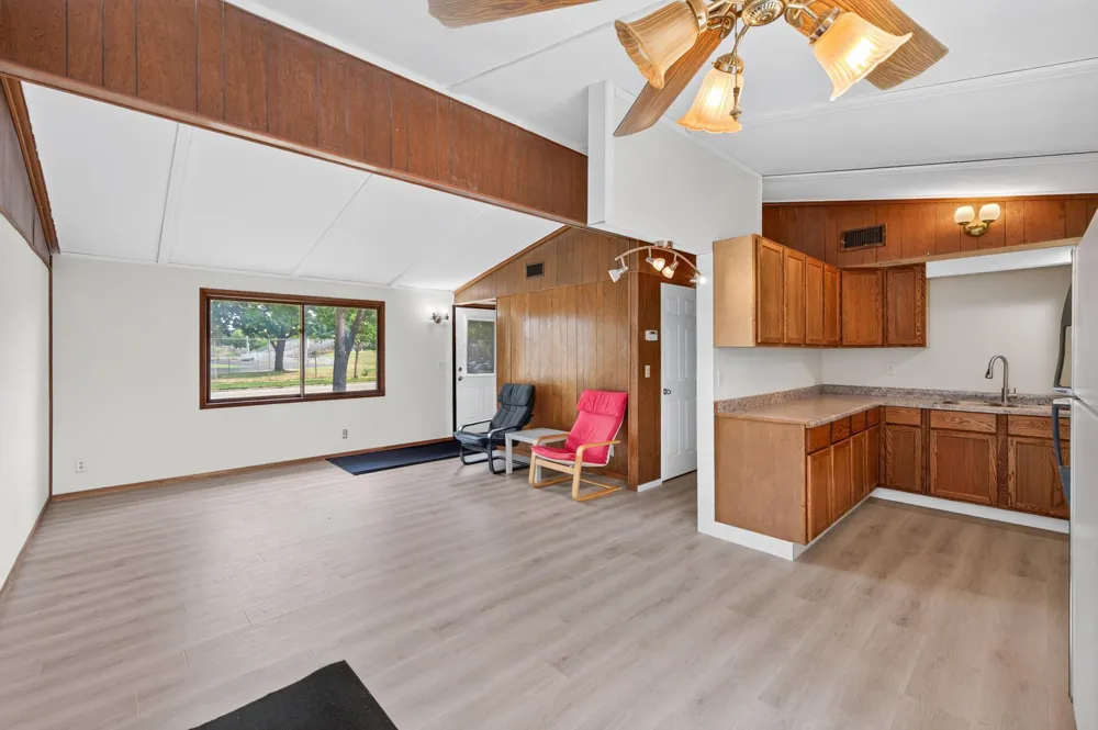 1582 3rd Street E Saint Paul, MN 55106