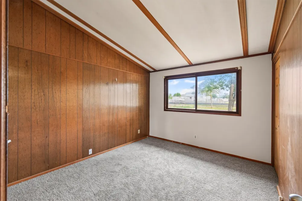 1582 3rd Street E Saint Paul, MN 55106