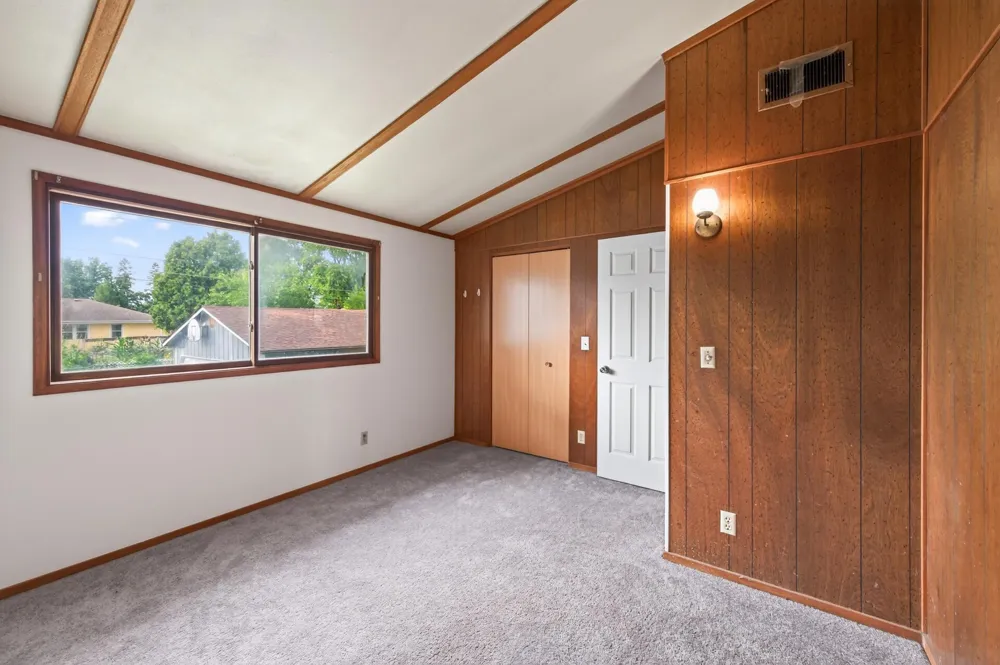 1582 3rd Street E Saint Paul, MN 55106