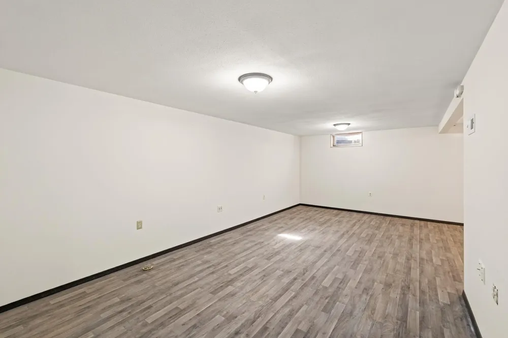 1582 3rd Street E Saint Paul, MN 55106