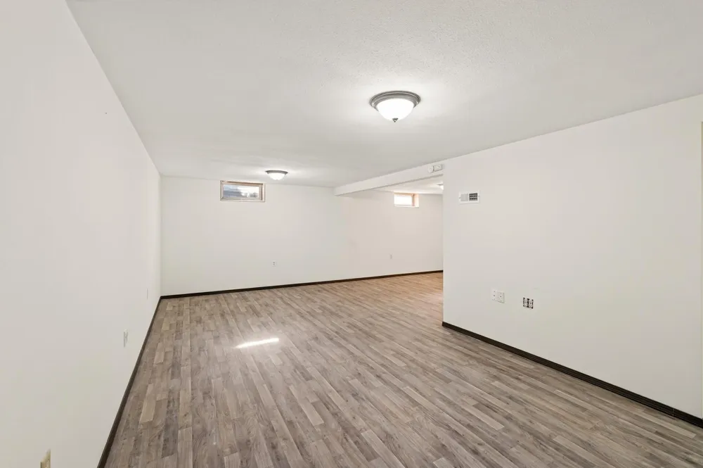1582 3rd Street E Saint Paul, MN 55106