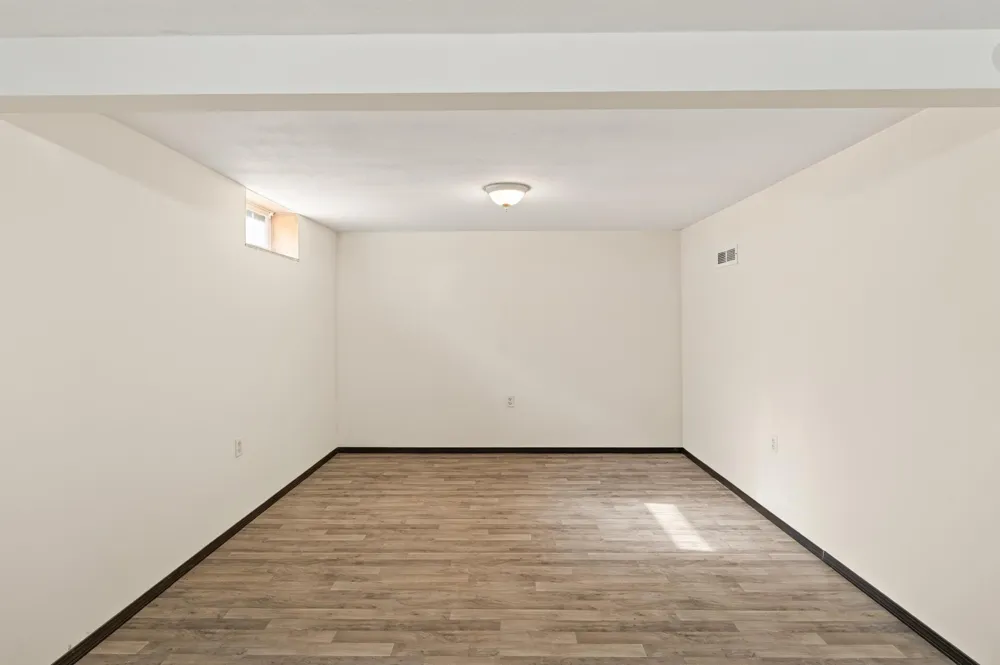 1582 3rd Street E Saint Paul, MN 55106