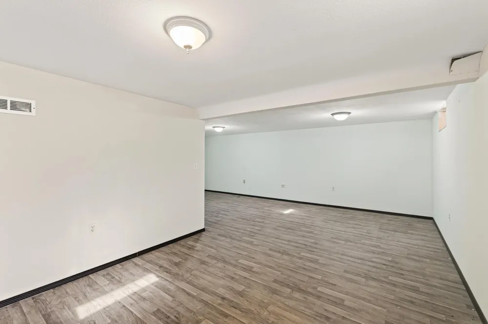 1582 3rd Street E Saint Paul, MN 55106