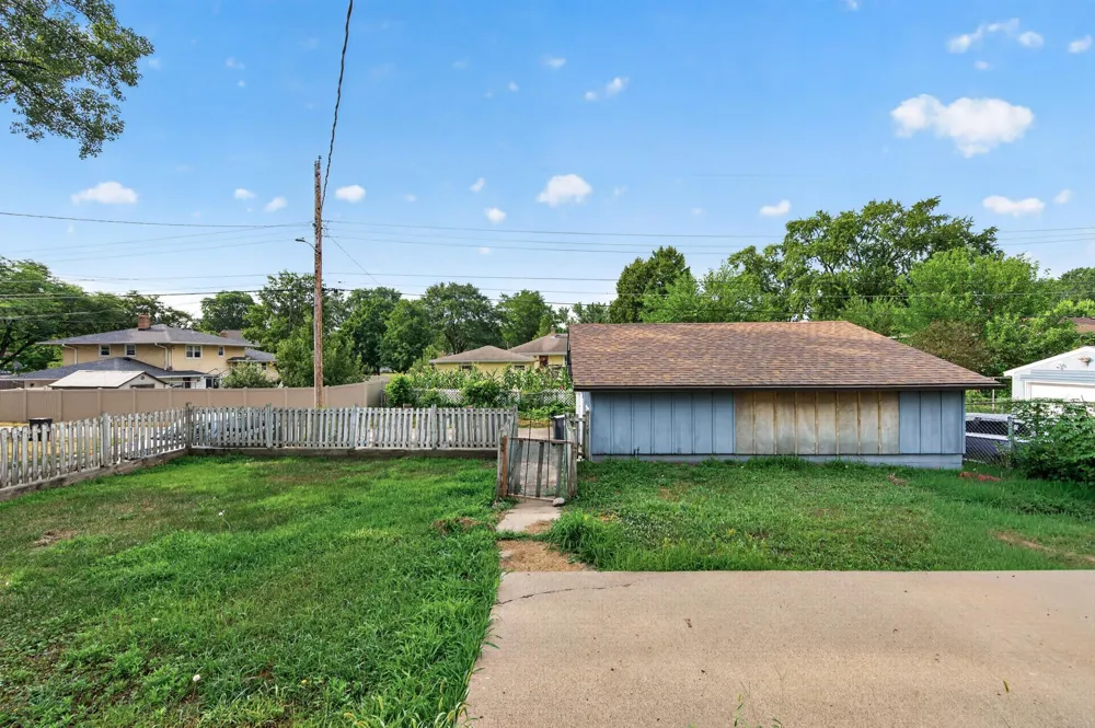 1582 3rd Street E Saint Paul, MN 55106