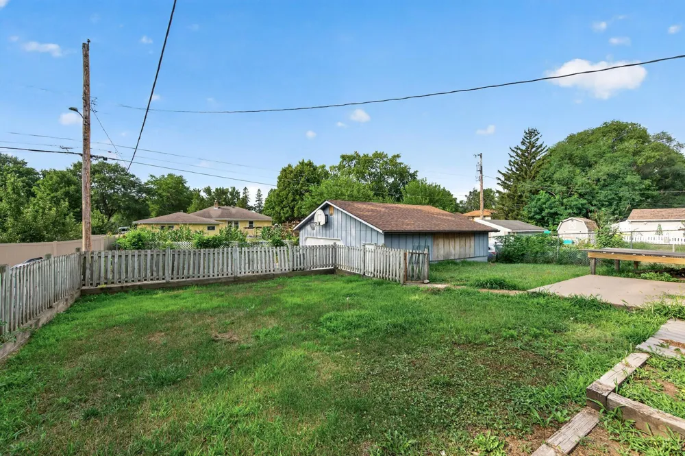 1582 3rd Street E Saint Paul, MN 55106