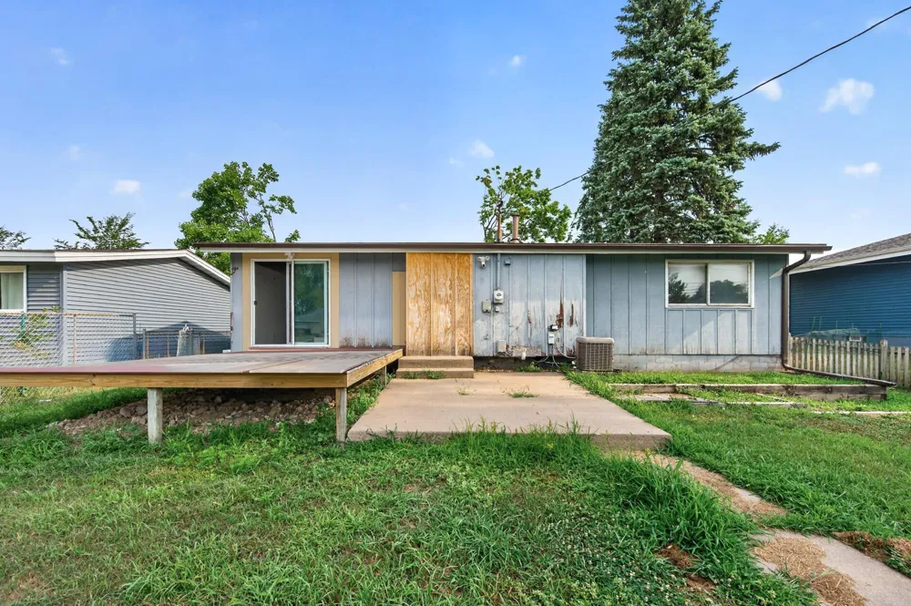 1582 3rd Street E Saint Paul, MN 55106