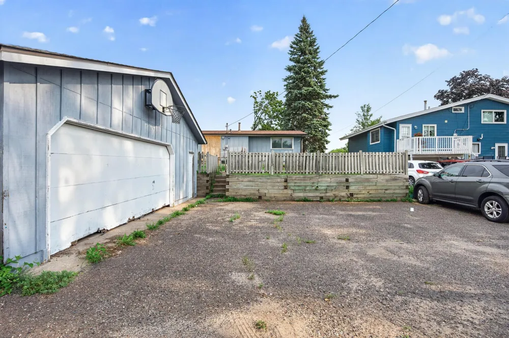 1582 3rd Street E Saint Paul, MN 55106