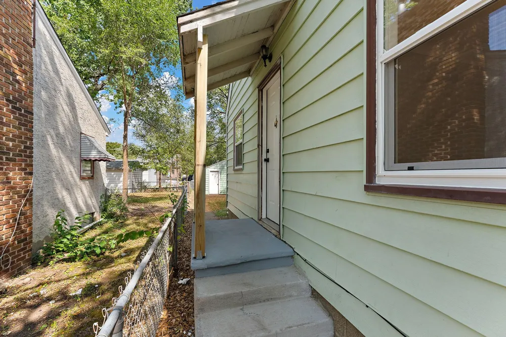 1077 Blair Avenue Saint Paul, MN 55104