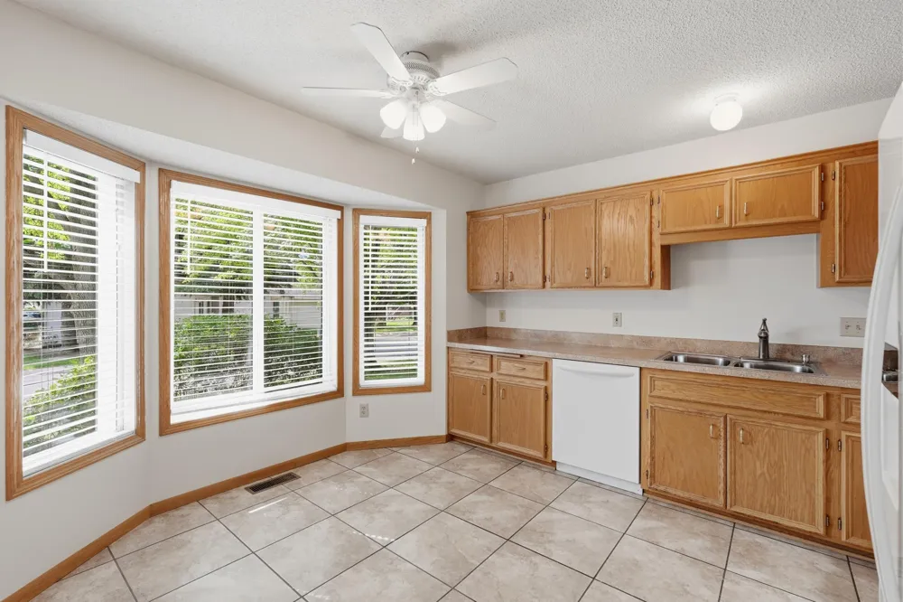 14111 Essex Lane Apple Valley, MN 55124