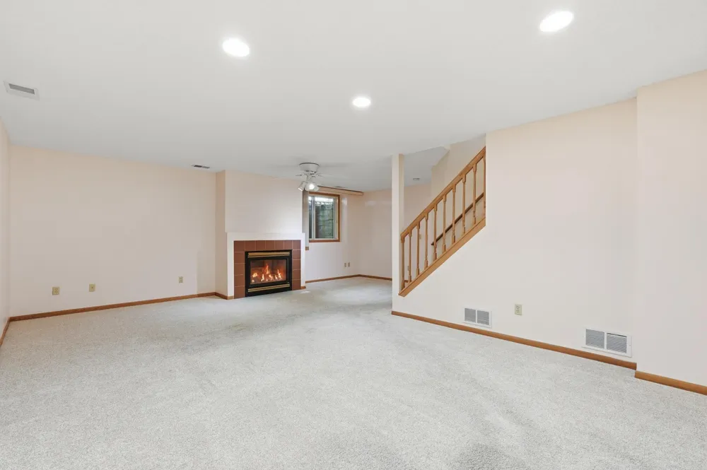 14111 Essex Lane Apple Valley, MN 55124