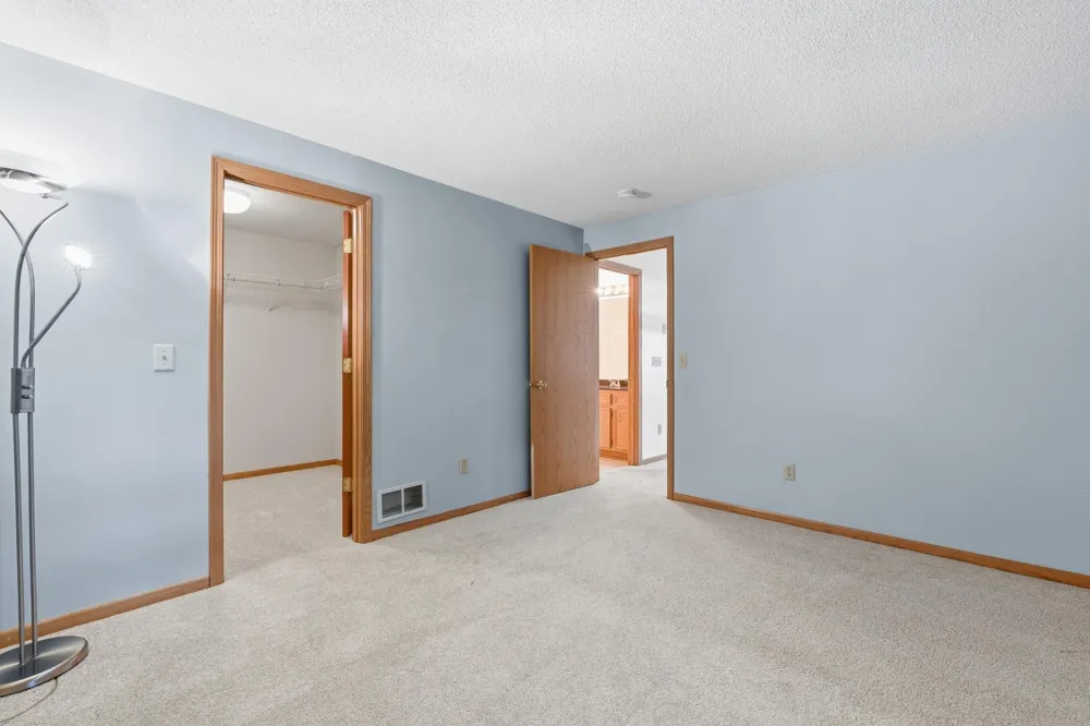 14111 Essex Lane Apple Valley, MN 55124