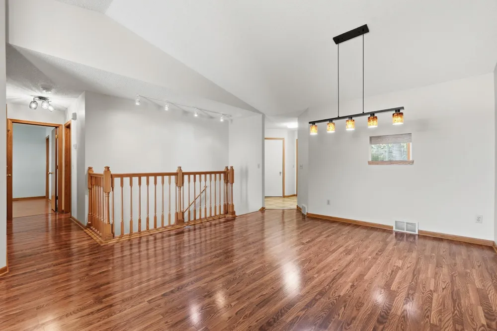 14111 Essex Lane Apple Valley, MN 55124