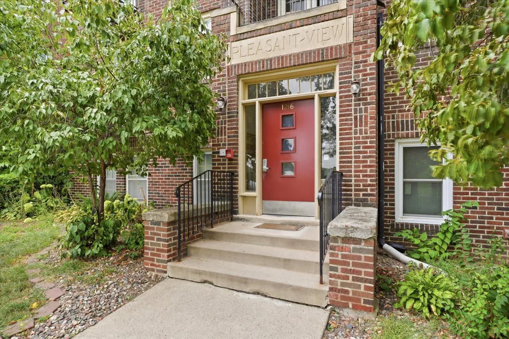1216 Powderhorn Terrace #33 Minneapolis, MN 55407