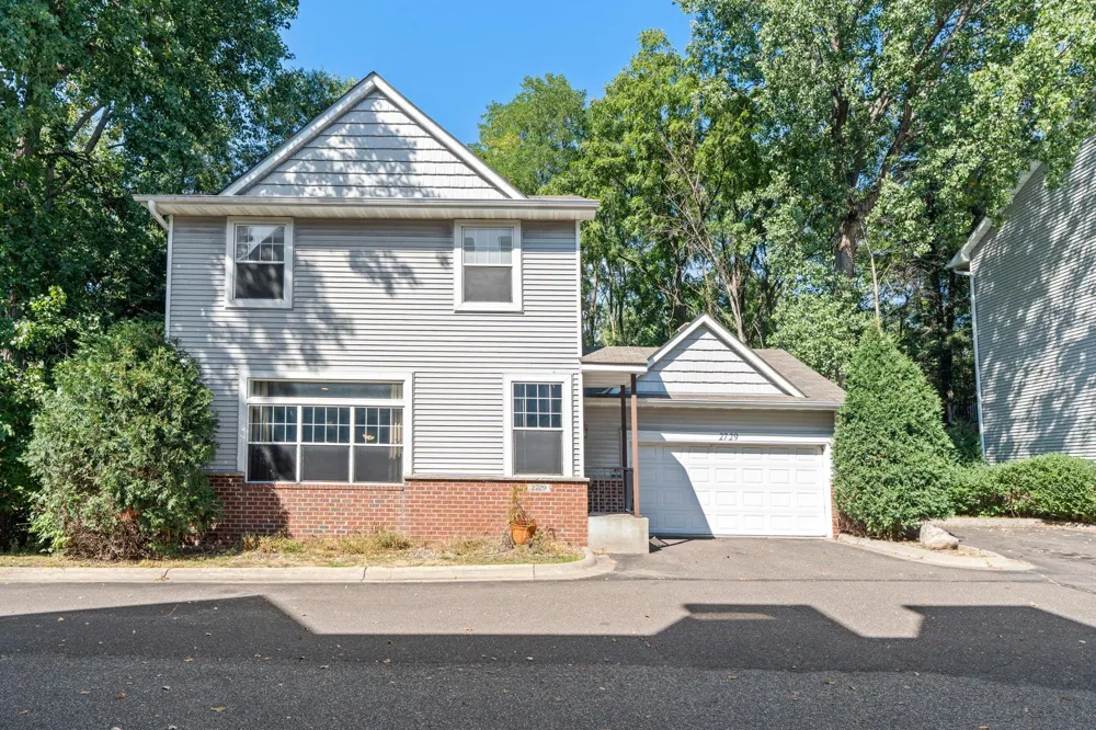2729 Century Court White Bear Lake, MN 55110