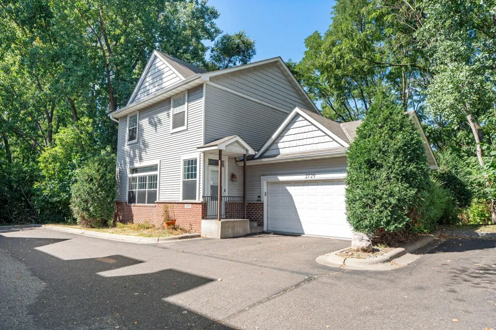 2729 Century Court White Bear Lake, MN 55110