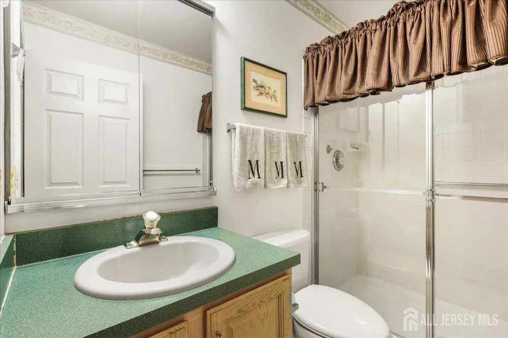 190 Tanager Drive Monroe, NJ 08831