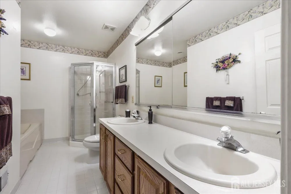 190 Tanager Drive Monroe, NJ 08831