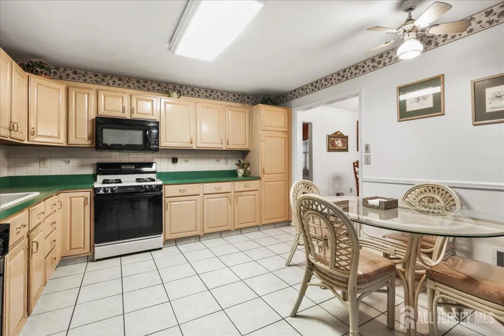 190 Tanager Drive Monroe, NJ 08831