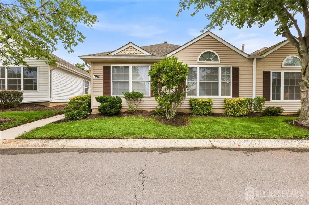 190 Tanager Drive Monroe, NJ 08831