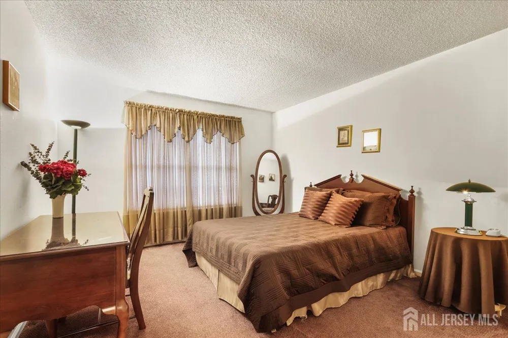 190 Tanager Drive Monroe, NJ 08831