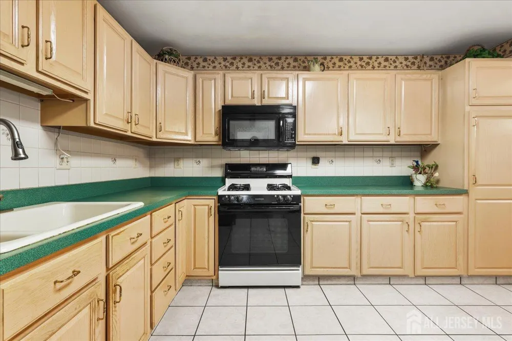 190 Tanager Drive Monroe, NJ 08831