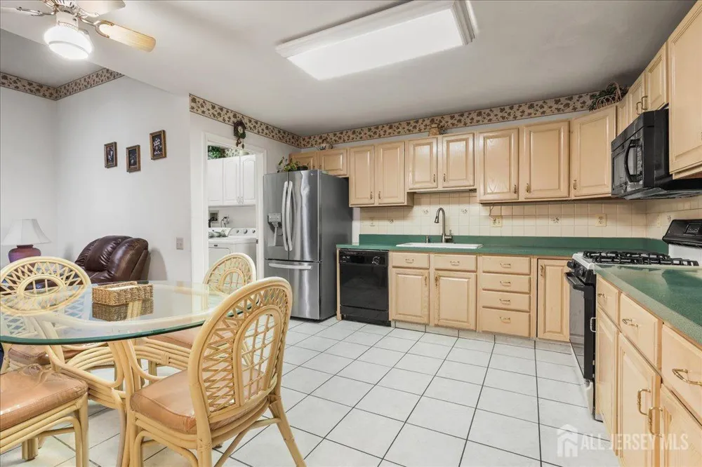 190 Tanager Drive Monroe, NJ 08831