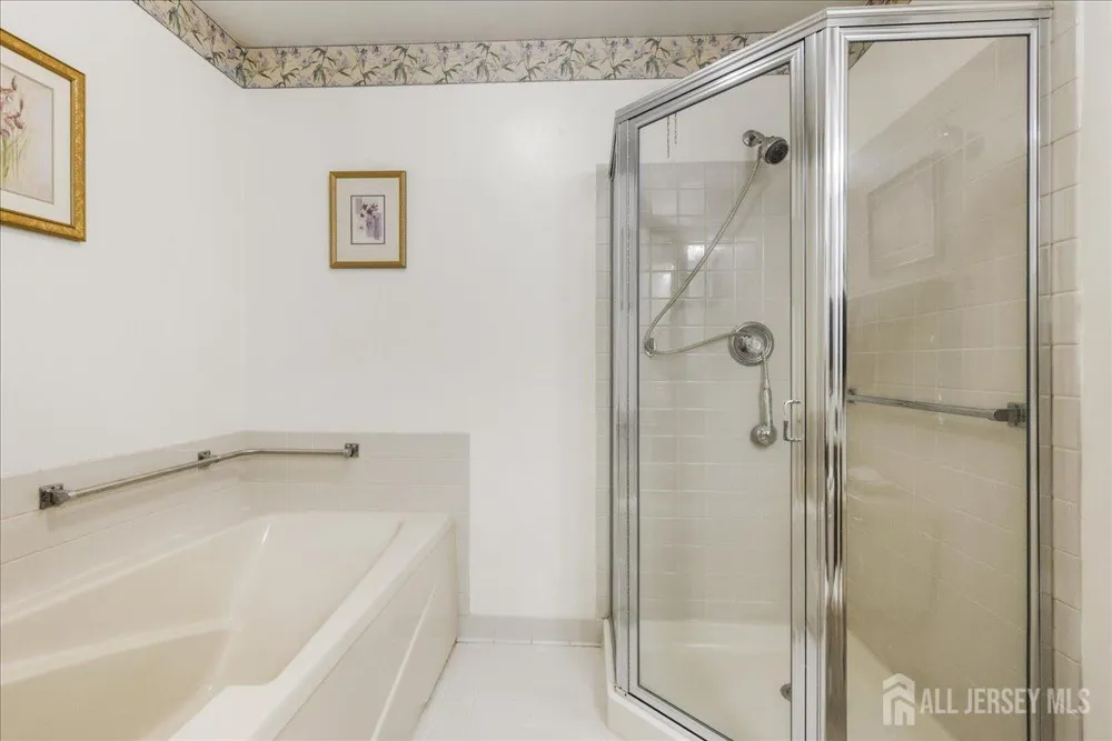 190 Tanager Drive Monroe, NJ 08831