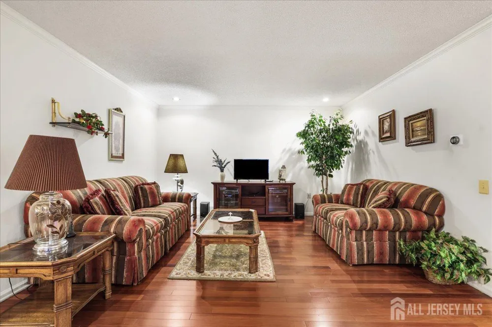 190 Tanager Drive Monroe, NJ 08831