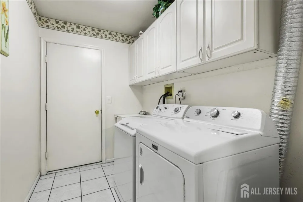 190 Tanager Drive Monroe, NJ 08831