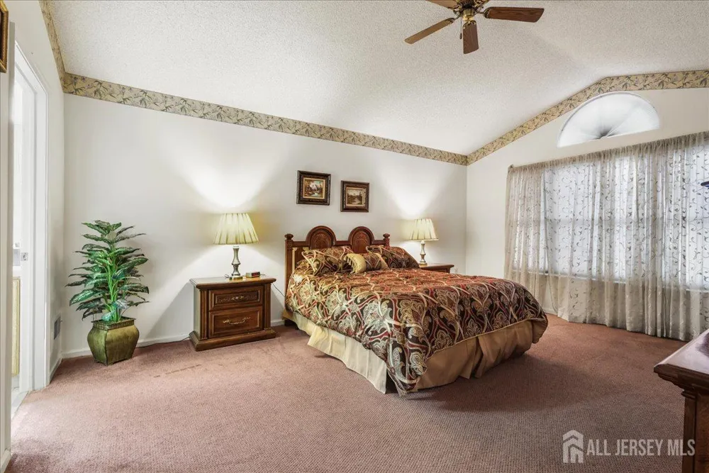 190 Tanager Drive Monroe, NJ 08831