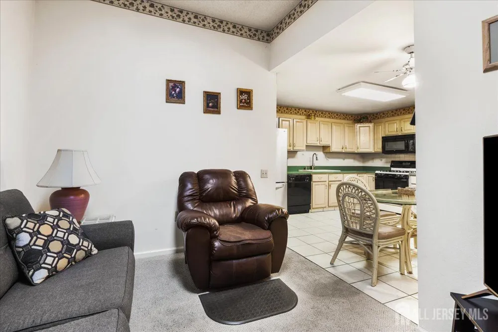 190 Tanager Drive Monroe, NJ 08831