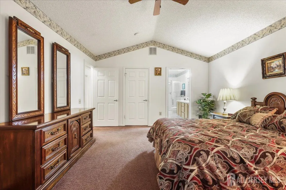 190 Tanager Drive Monroe, NJ 08831